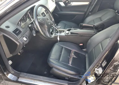 2010 Mercedes-Benz C 300 из США, поврежденный, VIN WDDGF5EB8AR123794